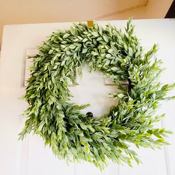 Rainwashed Leaves Wreath - Picture 4 of 13